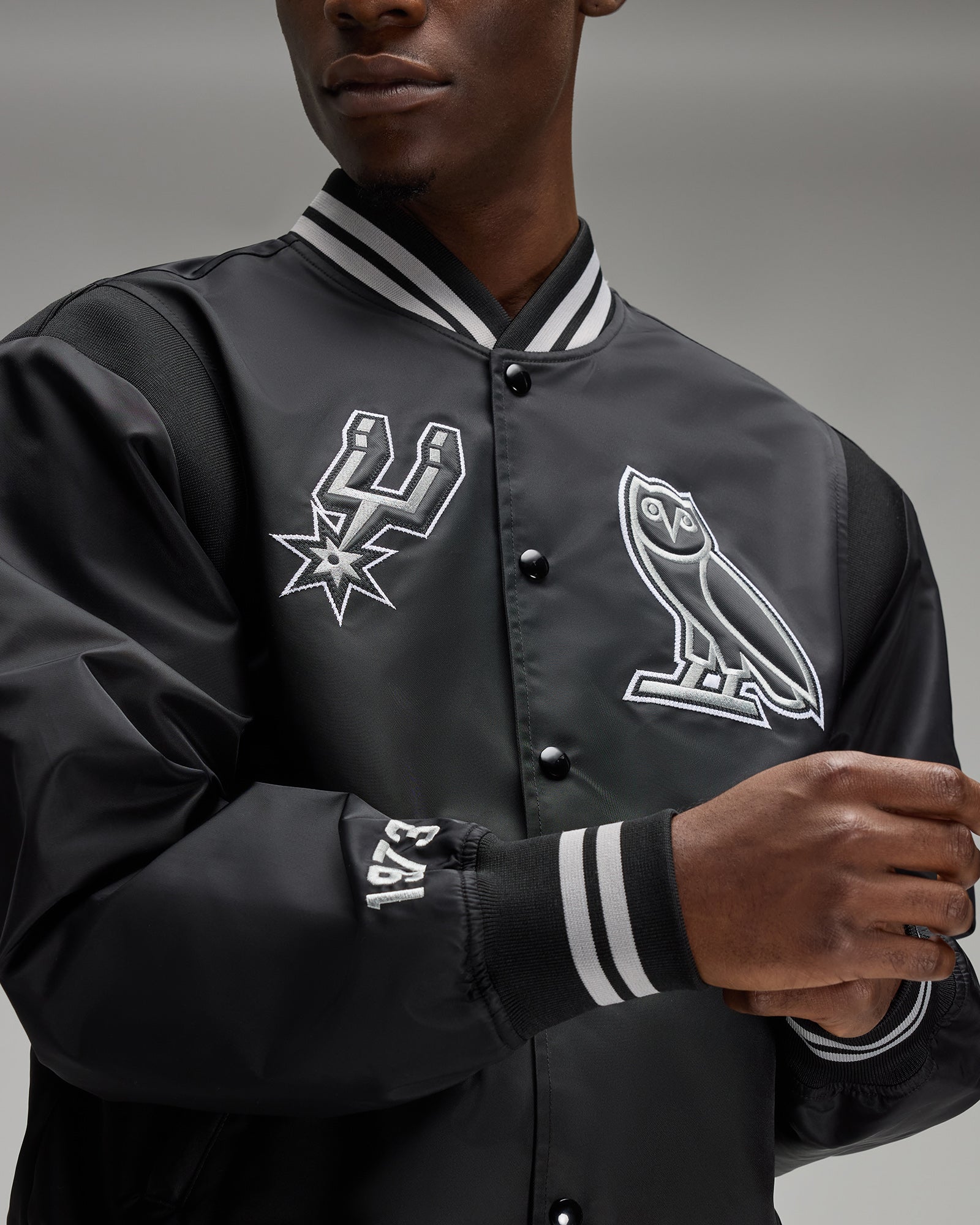 NBA San Antonio Spurs Satin Varsity Jacket - Black IMAGE #7